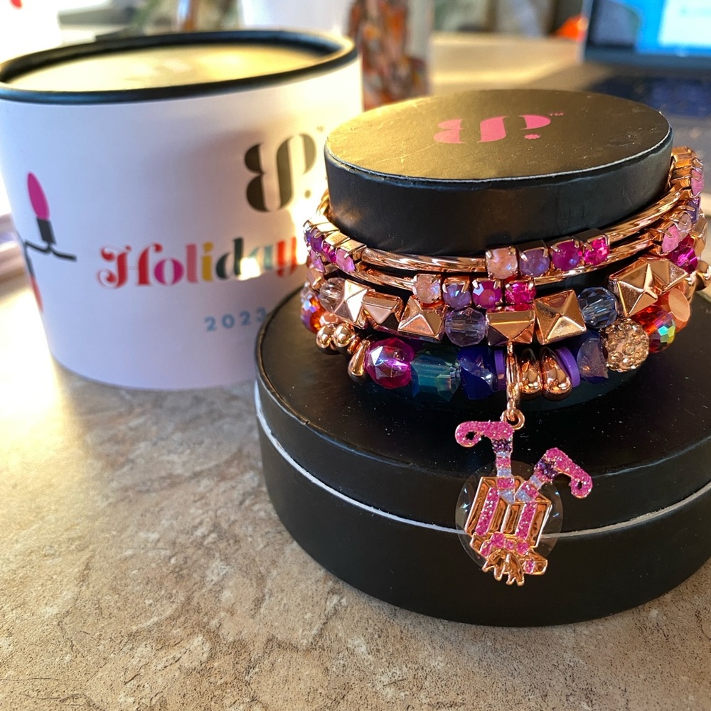 ❌SOLD❌Bomb Party Holiday Stack: Santa’s workshop elves